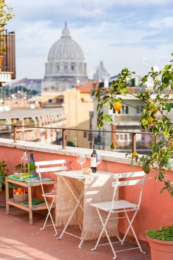 Postcard From St Peter's Dome Apartamento Roma